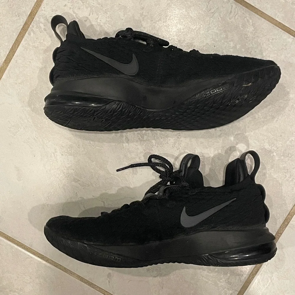 Nike LeBron 15 Low Triple Black Basketball Shoes AO1755-004 Men's Size 8.5